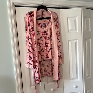 Vince Camuto Pink Floral Women's Robe Set